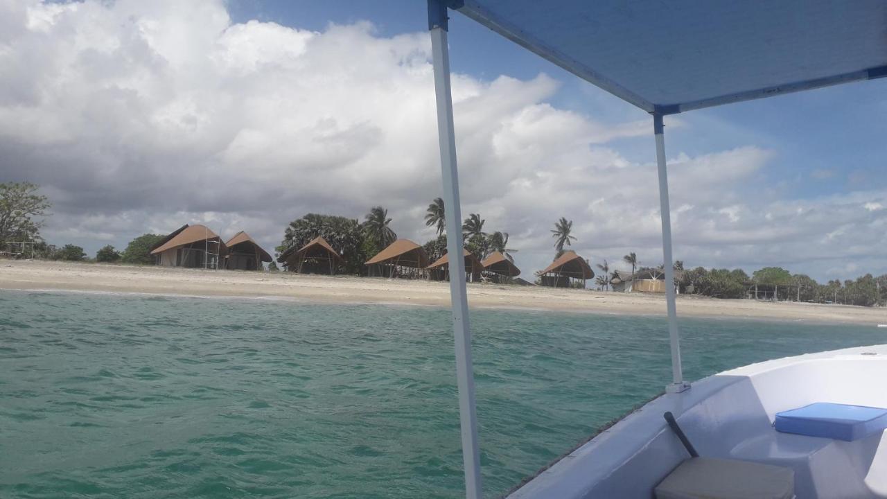 Wera Beach Kadumbul Exterior photo