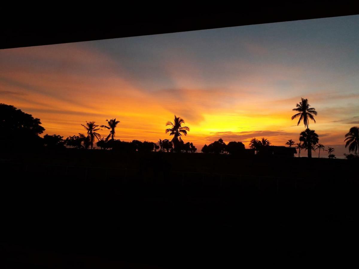 Wera Beach Kadumbul Exterior photo