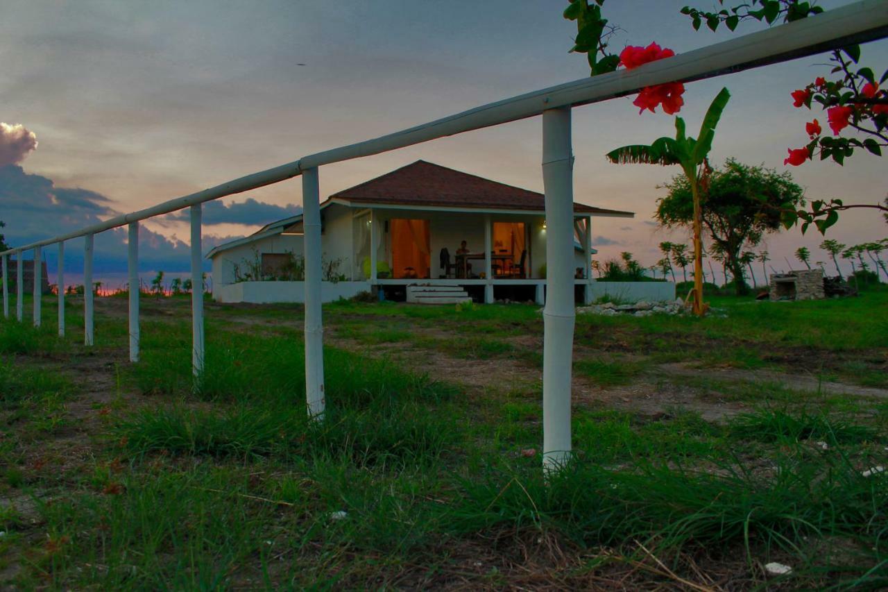 Wera Beach Kadumbul Exterior photo