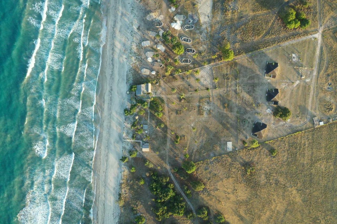 Wera Beach Kadumbul Exterior photo